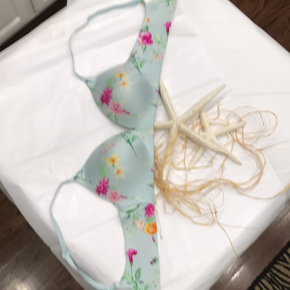 BEAUTIFUL LIGHT BLU W HOT PINK dalias & yellow tiny impatients on this 36A bra💕 - Picture 7 of 8